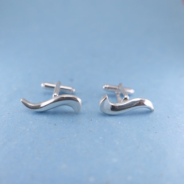 Front view of silver wave cufflinks.